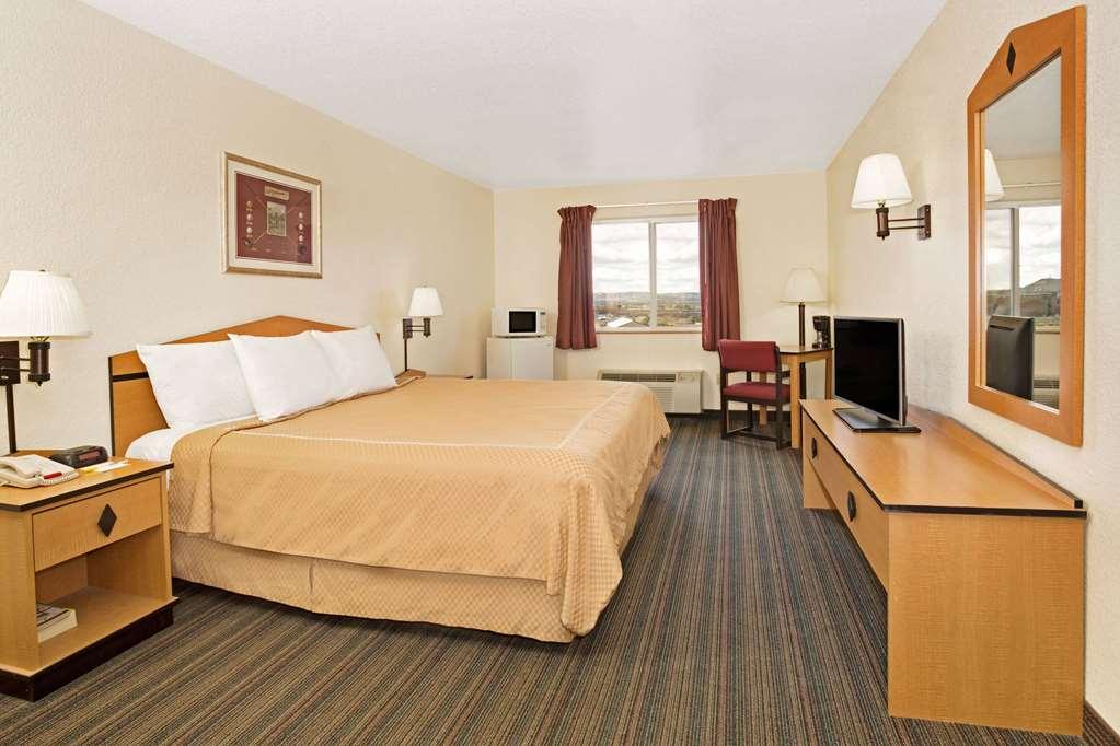 Days Inn & Suites By Wyndham Castle Rock Room photo