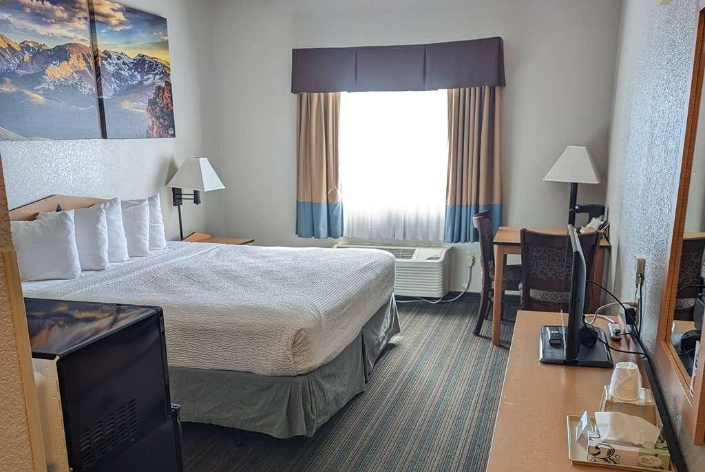 Days Inn & Suites By Wyndham Castle Rock Room photo